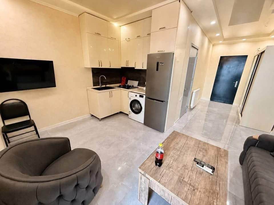 1+1 kiraya veriyorum. Fiyat: 400$. Adres: Tavdadebuli caddesi