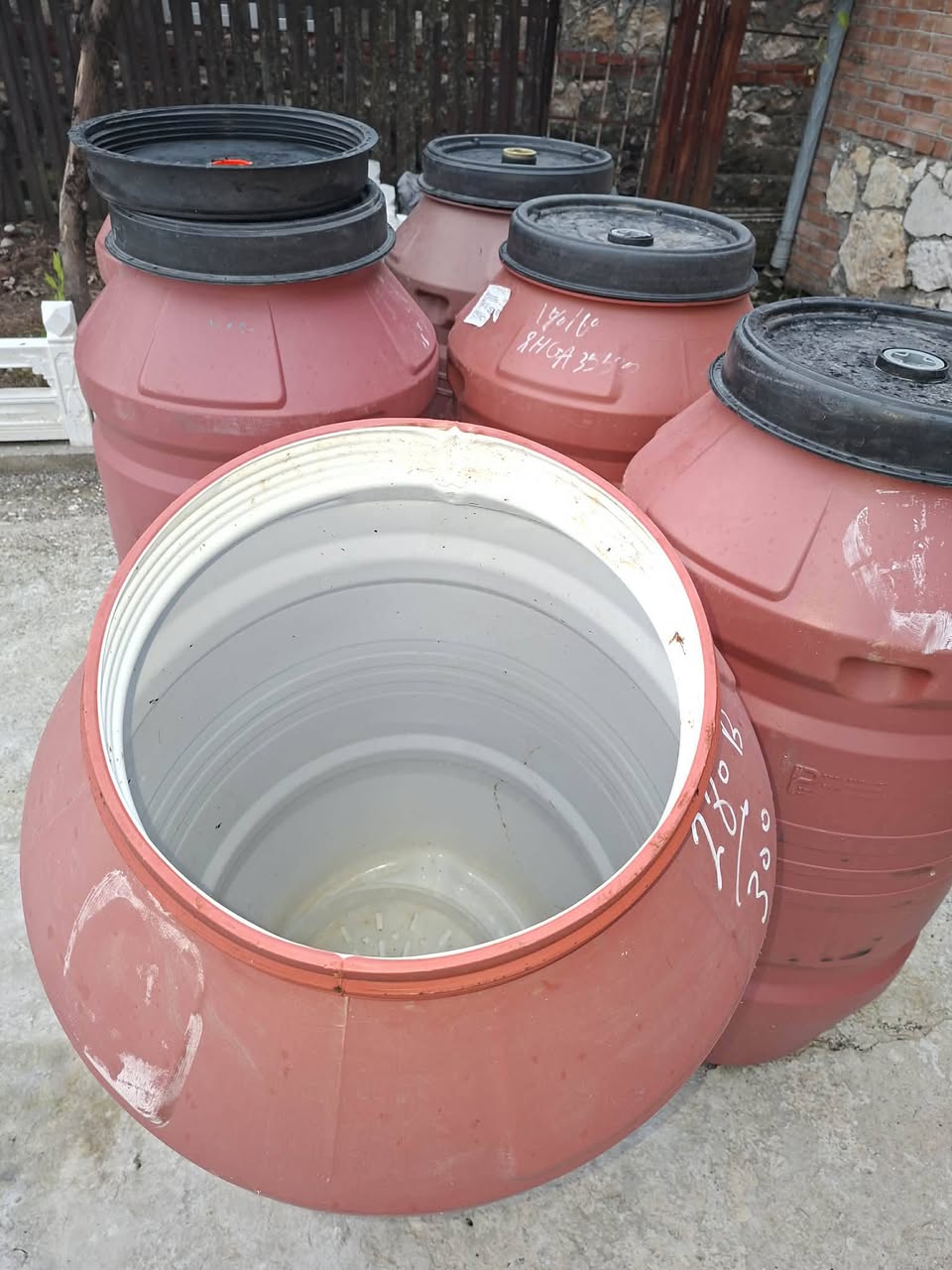 Սենակում 250 լիտր պիշեվոյ լավ է՝ 70₾