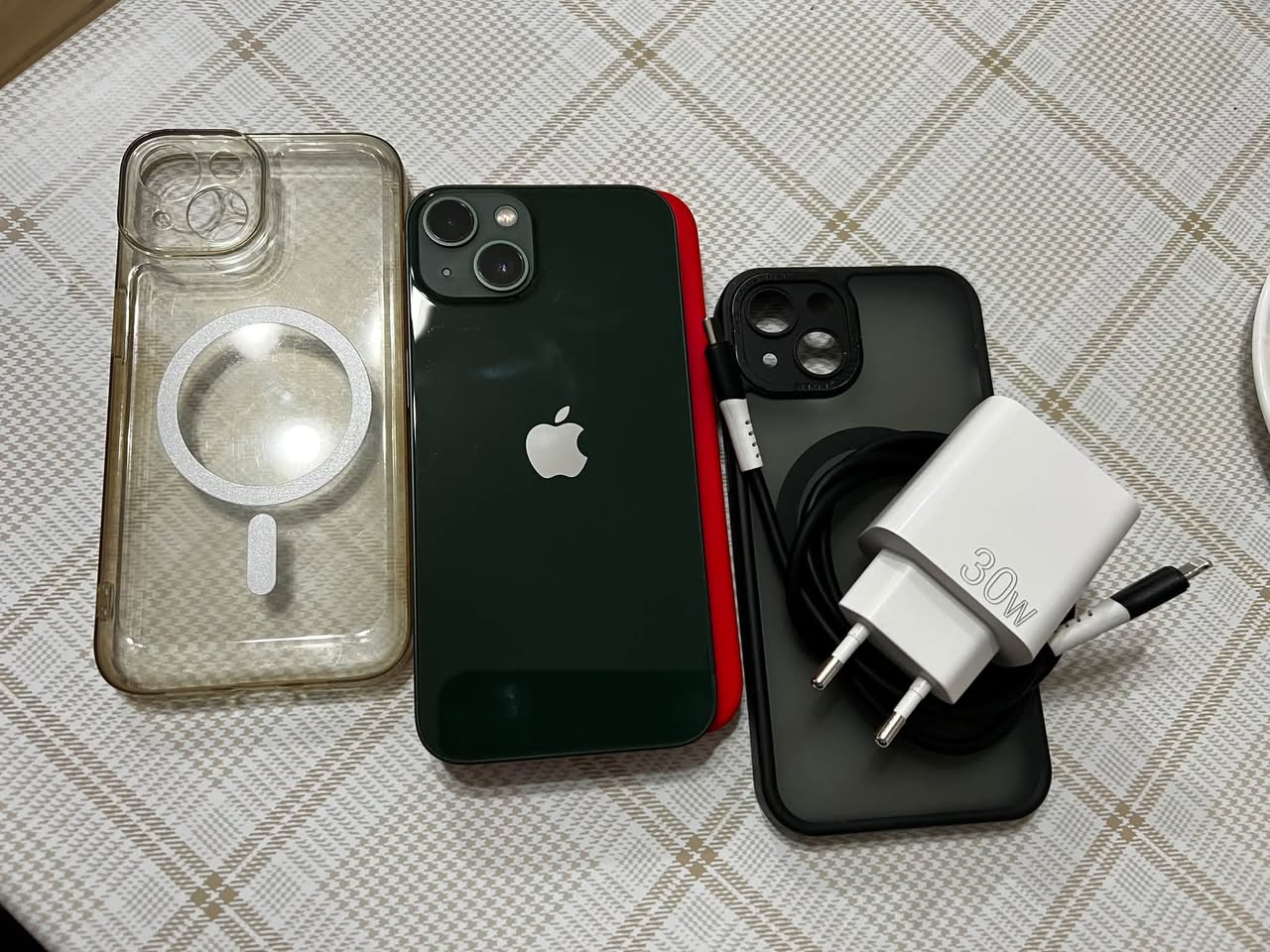 iPhone 13 128GB, ბატარეა 77%