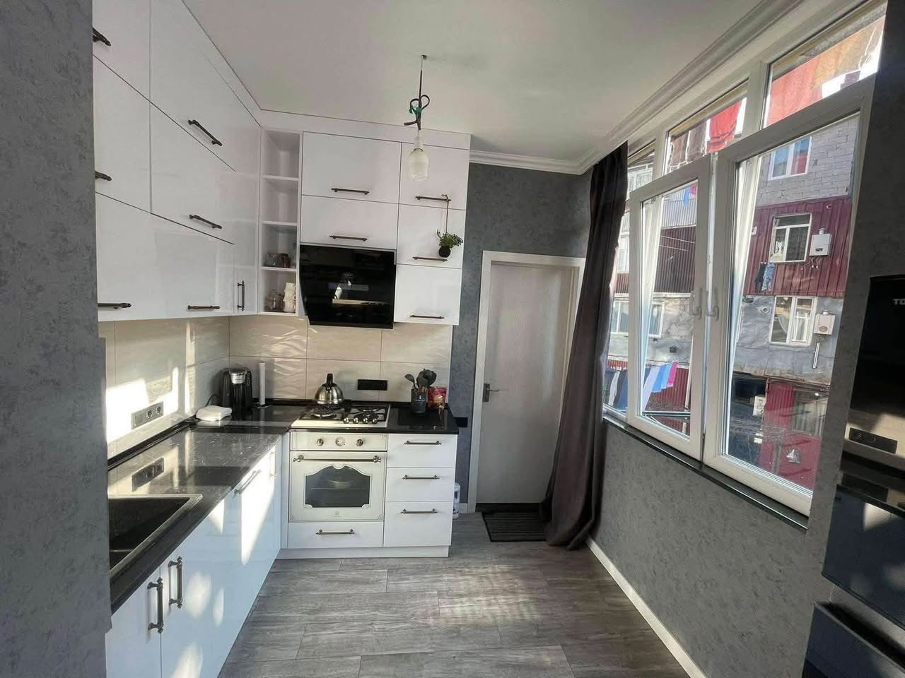 იყიდება ბინა, ბათუმი — $180,000