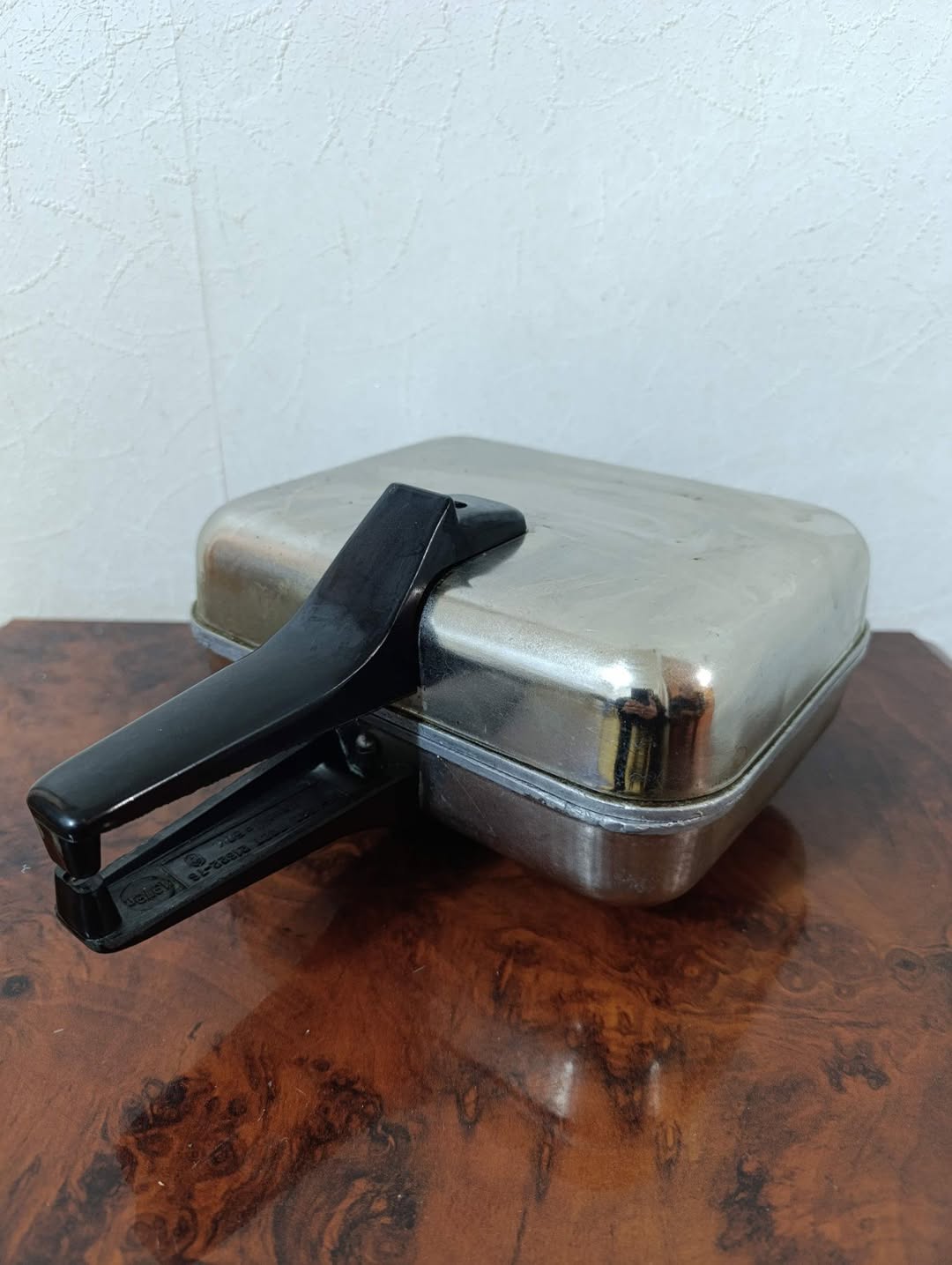 Selling a waffle maker