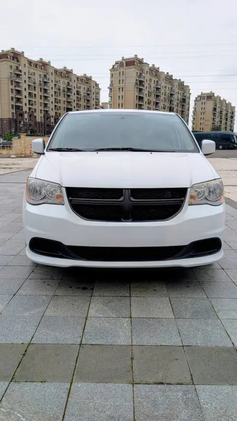 Dodge Grand Caravan SXT 2016 — 6,800$