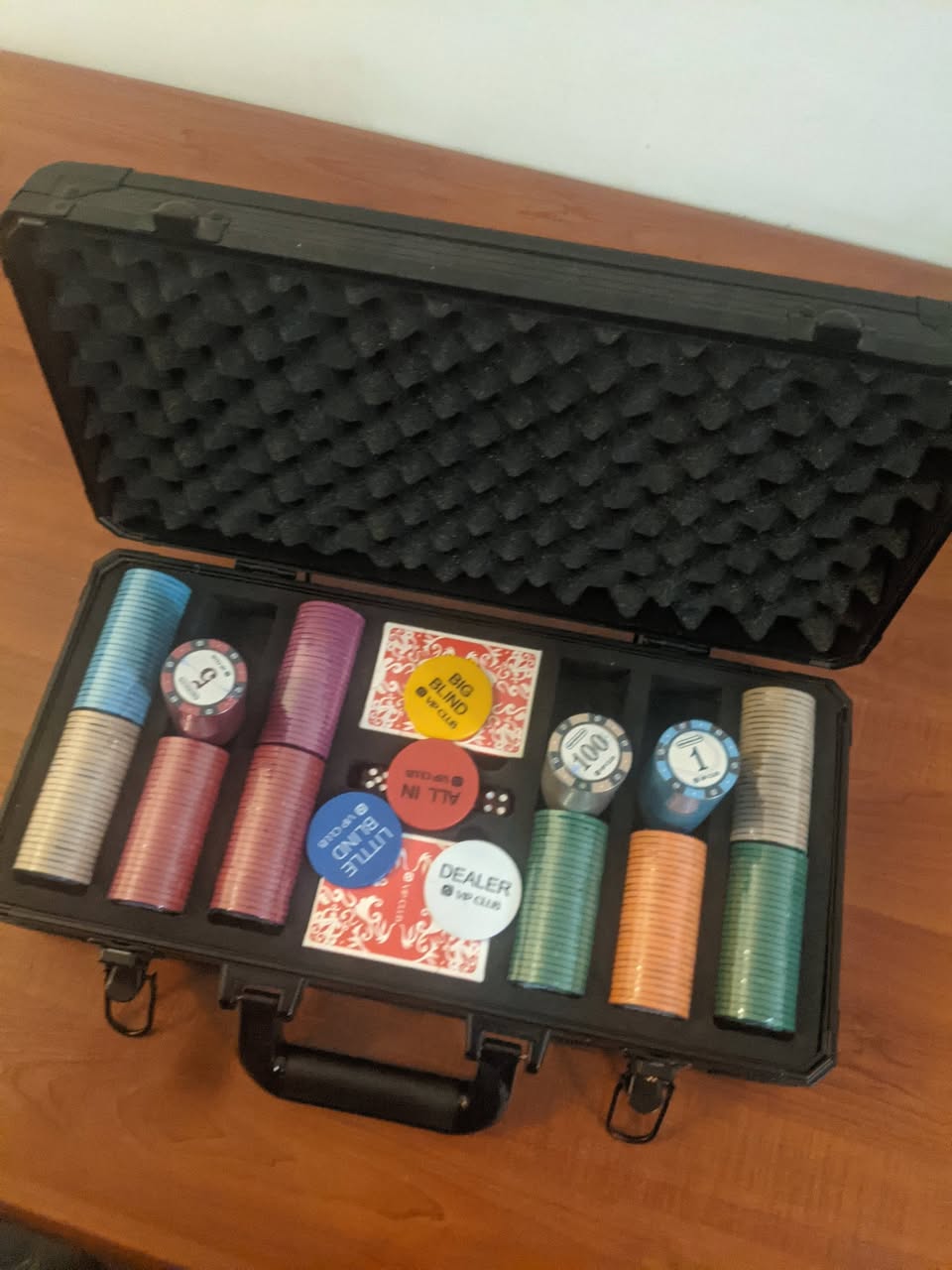 Poker fish set with case
