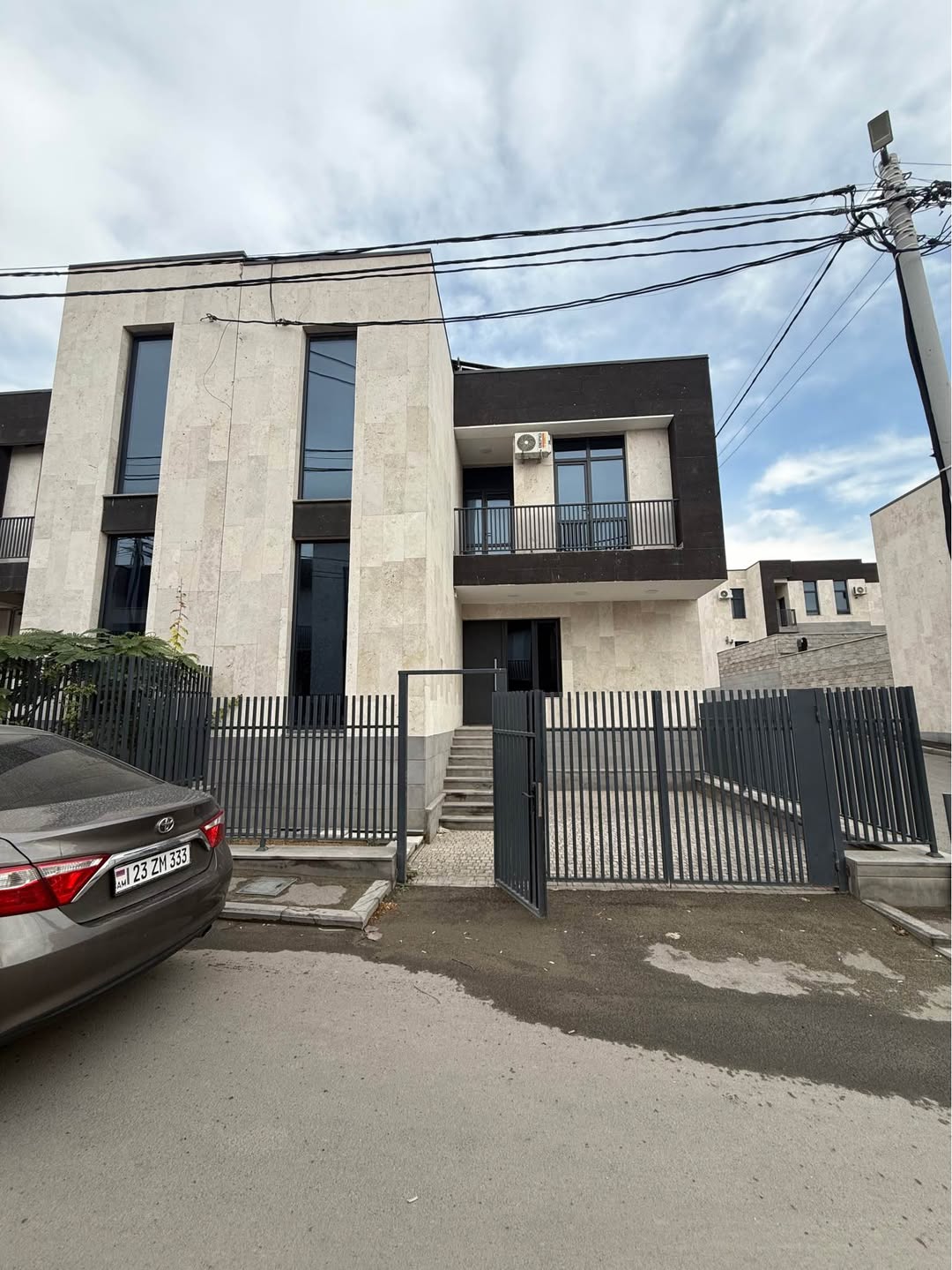 Satılır mənzil, İrəvan