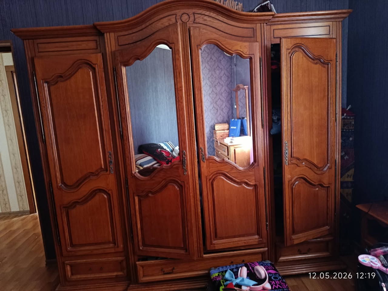 Rumıniya qoz ağacı şkaf, təmiz