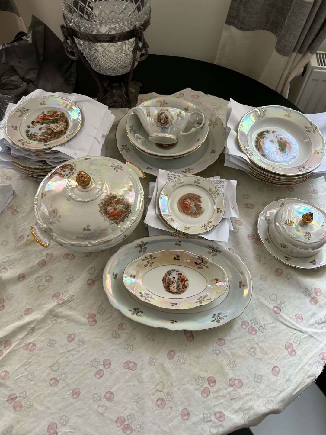 For sale Girchian Madonna's tea and dinner set