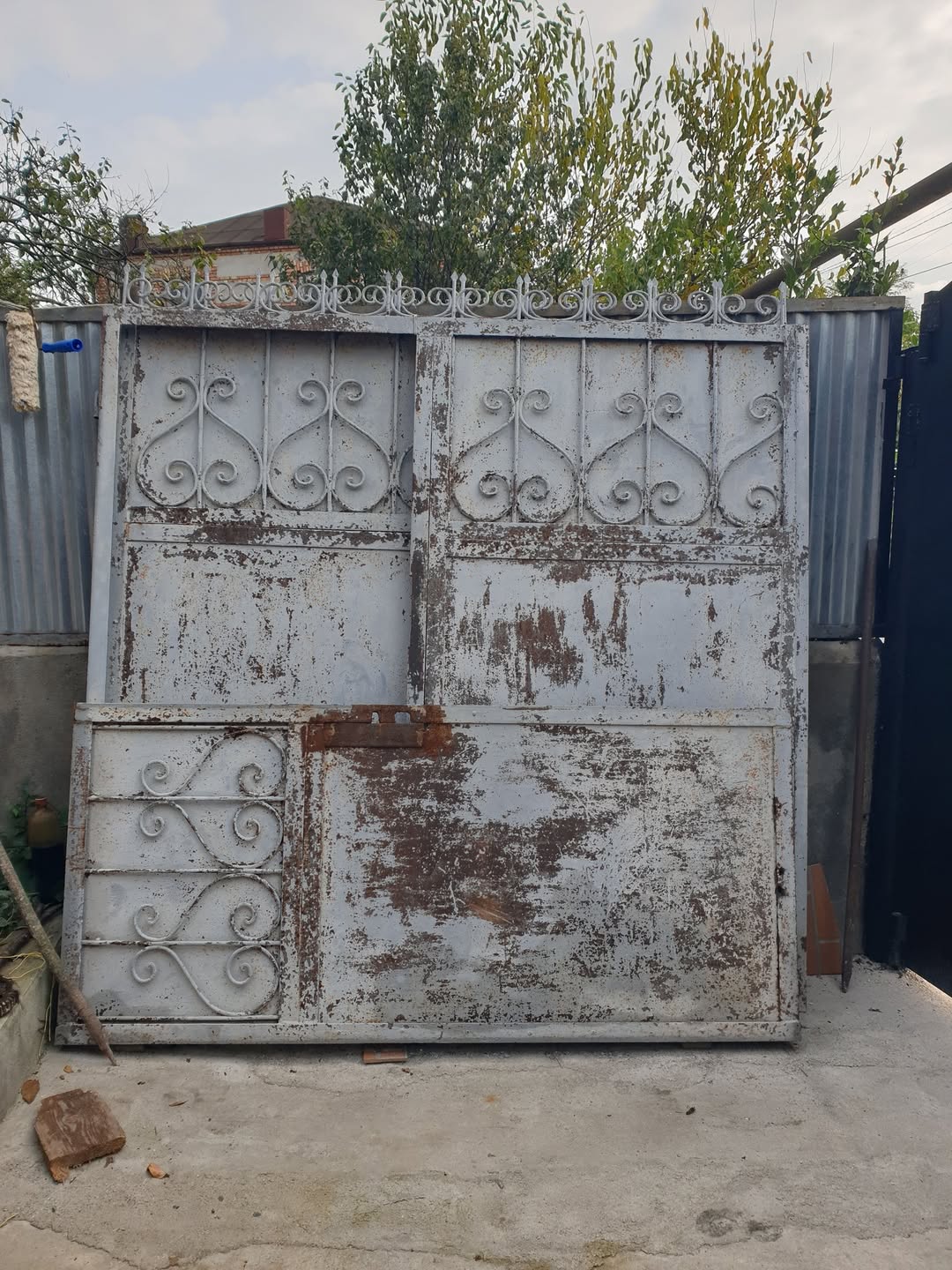 Kapılar anlaşmaya göre satılır. Telefon numarası
