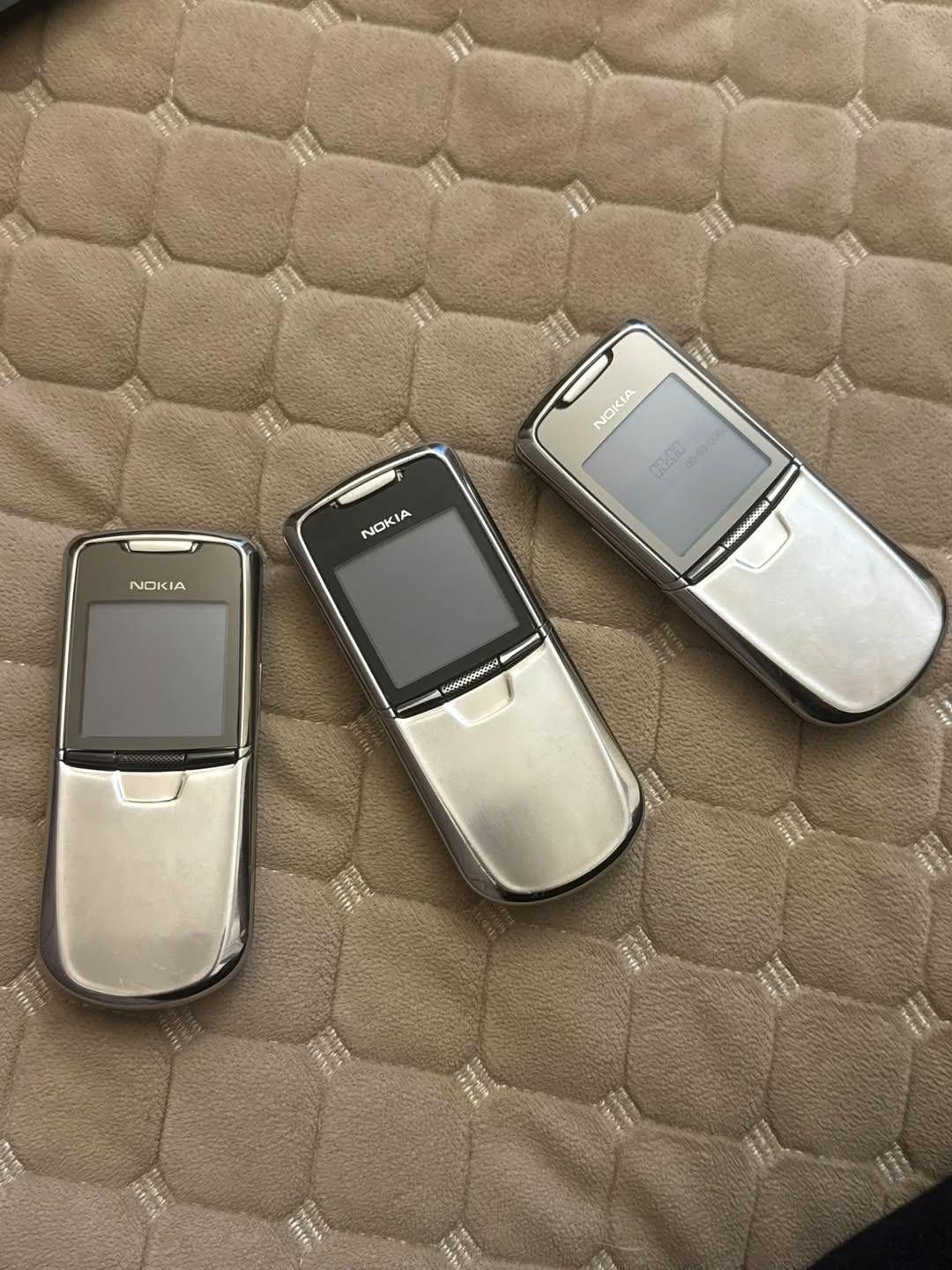 Nokia 8800 rafta açık