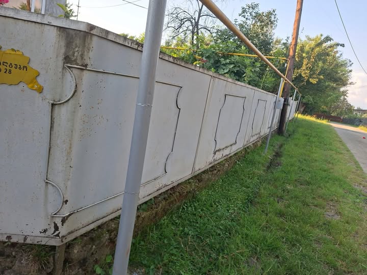 Վաճառվում է ցանկապատ, 38 մետր, տեղակայված է Ցղալտուբոյում