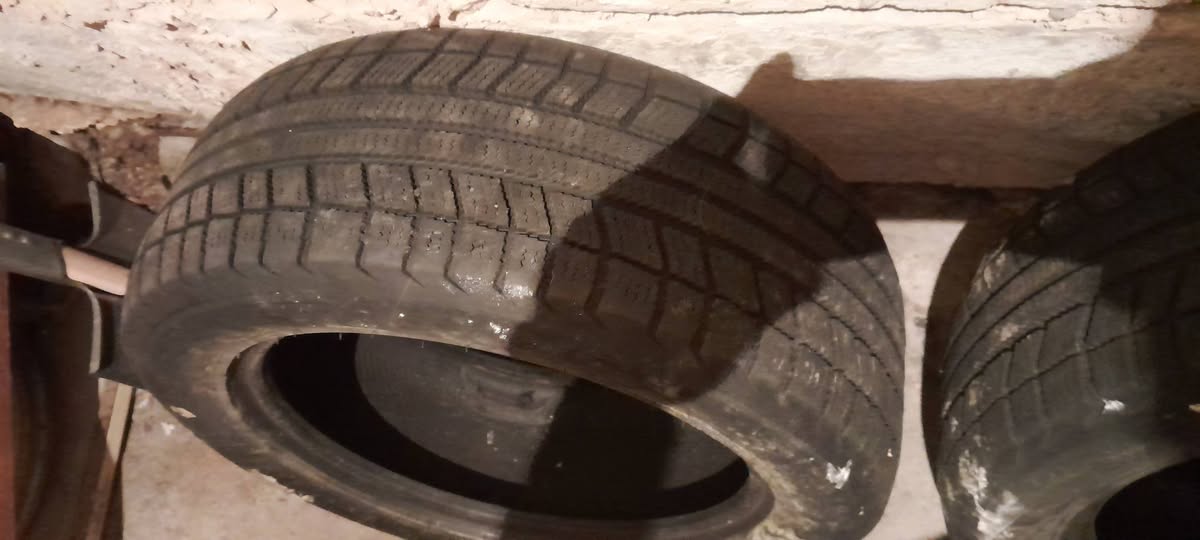 Վաճառվում. Է. 205/55/16 ձմեռային 15, 000֏
