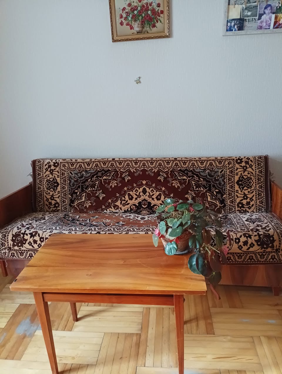 İkinci əl kreslolar və açılabilən divan