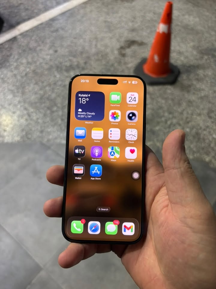 Վաճառվում է iPhone 16 Pro Max 2600լարի 92%