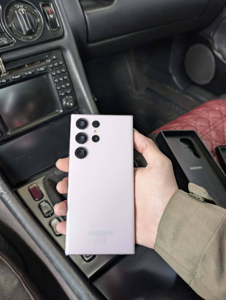 GALAXY S23 ULTRA კარგ მდგომარეობაშია, ეკრანზე — 900₾