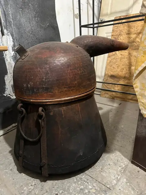 180-литровый медный сосуд