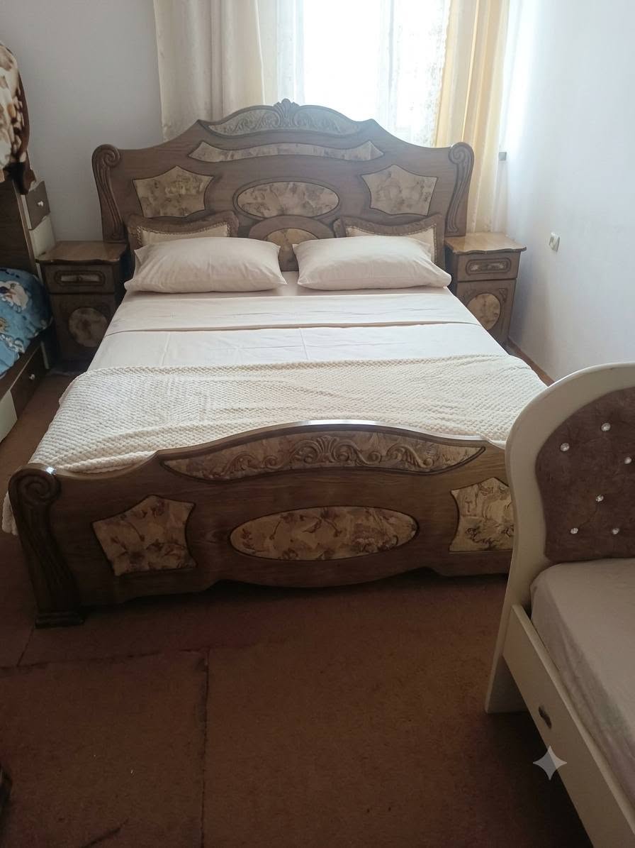 Փայտե մահճակալ վաճառվում է