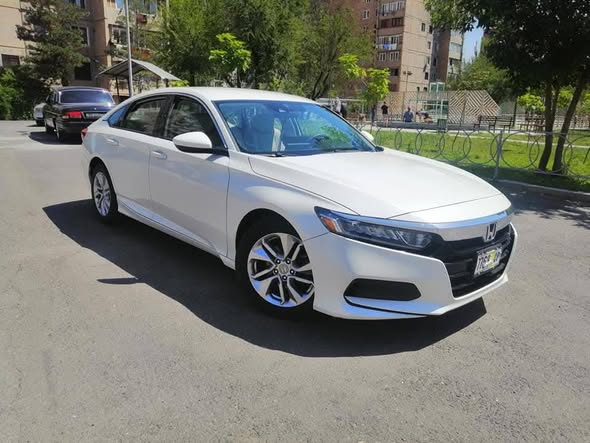Honda Accord 2018 — 15,300$