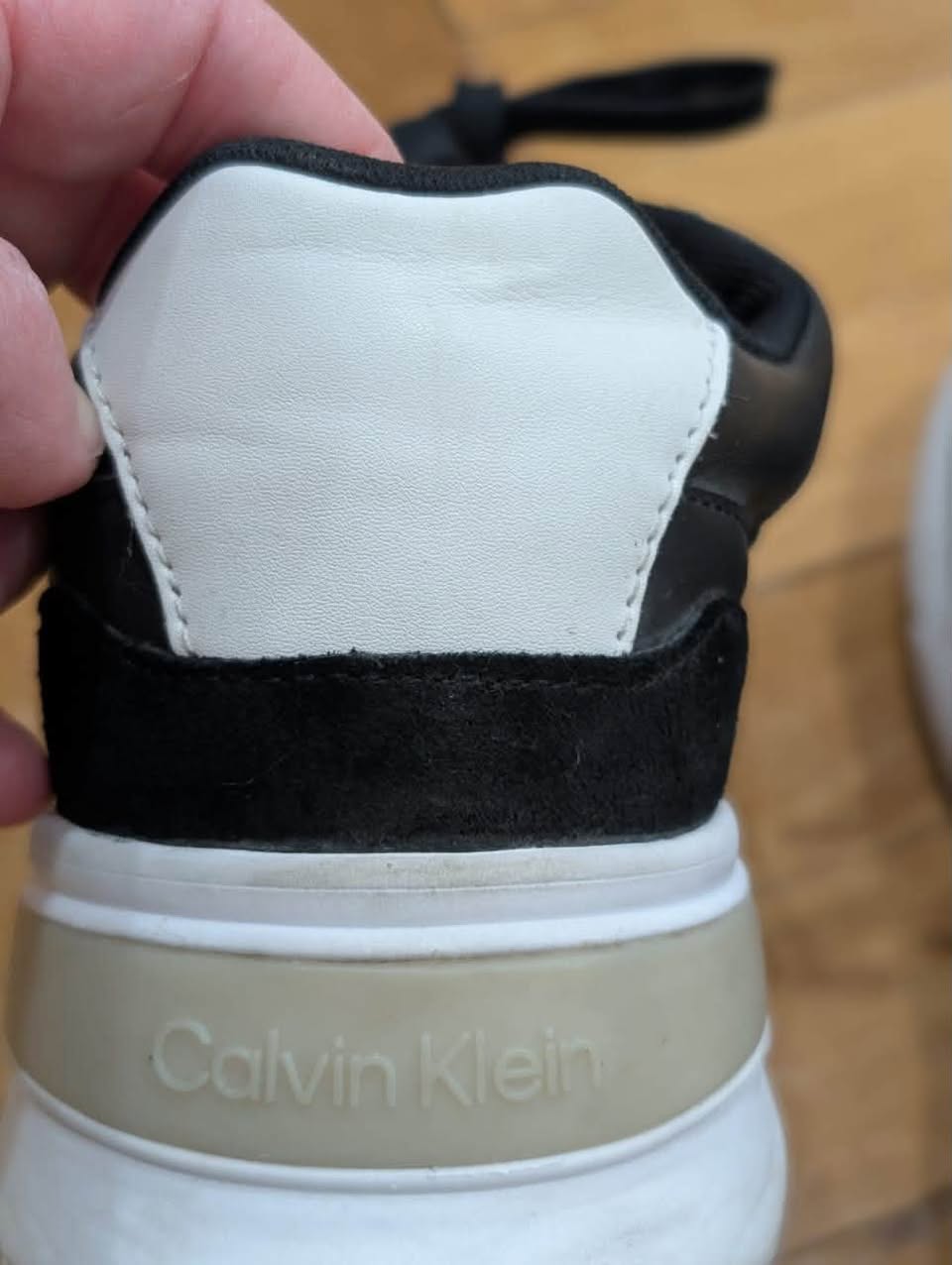 👟 Satışda orijinal Calvin Klein botasları!