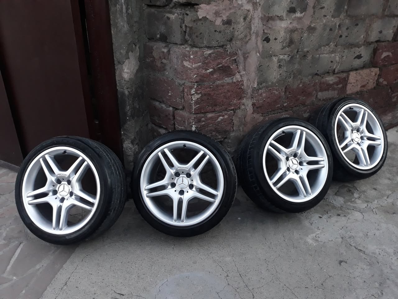 R18 AMG — 230,000֏