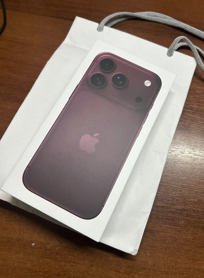 iPhone 18 Pro 256GB, burgundy, sealed